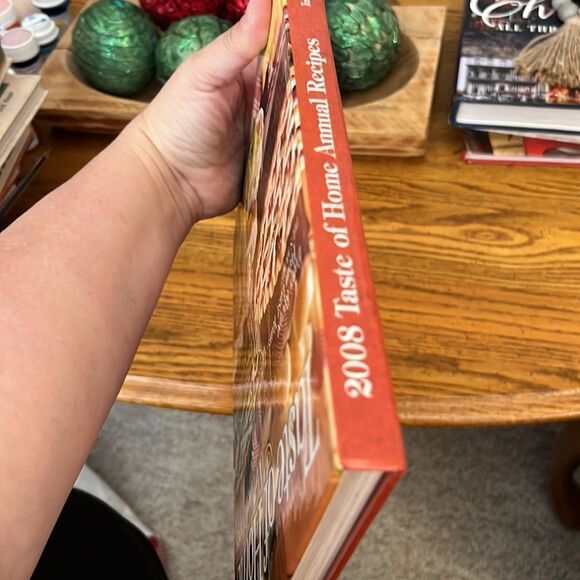 2008 Taste of Home Annual Recipes, 320 page cookbook - Picture 4 of 5